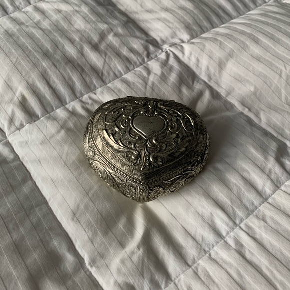 Vintage 1950’s sterling silver heart shaped antique ornate jewelry box - Picture 2 of 5